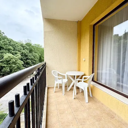 Апартаменти Palm Breeze Pool Retreat *