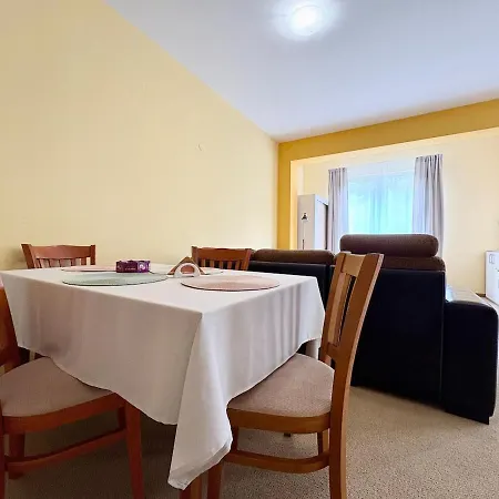 Апартаменти Palm Breeze Pool Retreat *