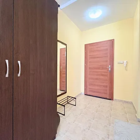 Palm Breeze Pool Retreat Апартаменти Варна