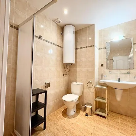 Palm Breeze Pool Retreat Апартаменти *
