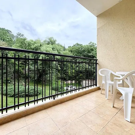 Апартаменти Palm Breeze Pool Retreat